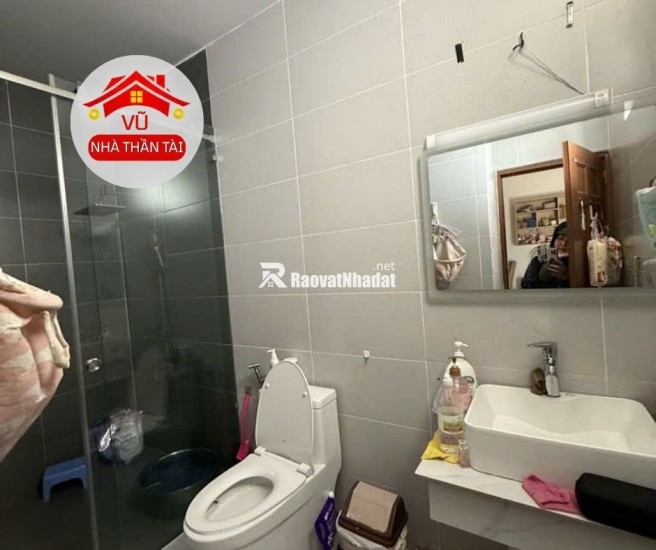 Bán Nhà Đẹp Mặt Tiền Quận 4, gần Vĩnh Khánh, 2 xe hơi tránh, 4 tầng, 5,3 x 9,5m , Nhỉnh 8 Đồng